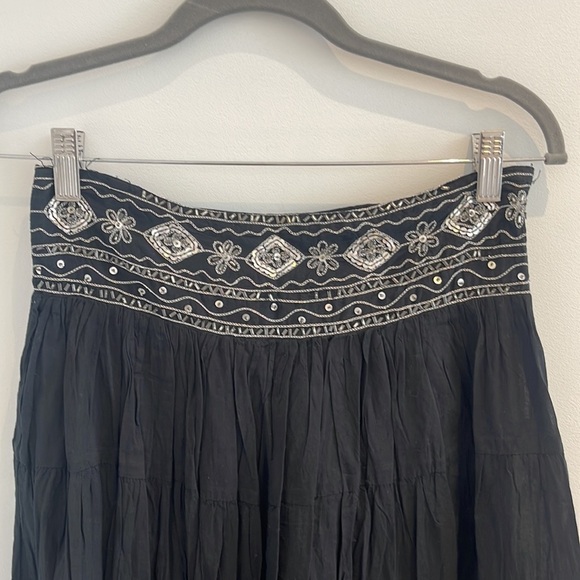 MAGIC Gorgeous Black Midi Bejeweled Skirt Size Small - Picture 3 of 6